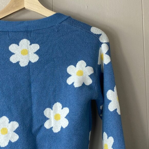 Willow and Wind Blue Daisy Buttoned Cardigan Size Small - Picture 5 of 6